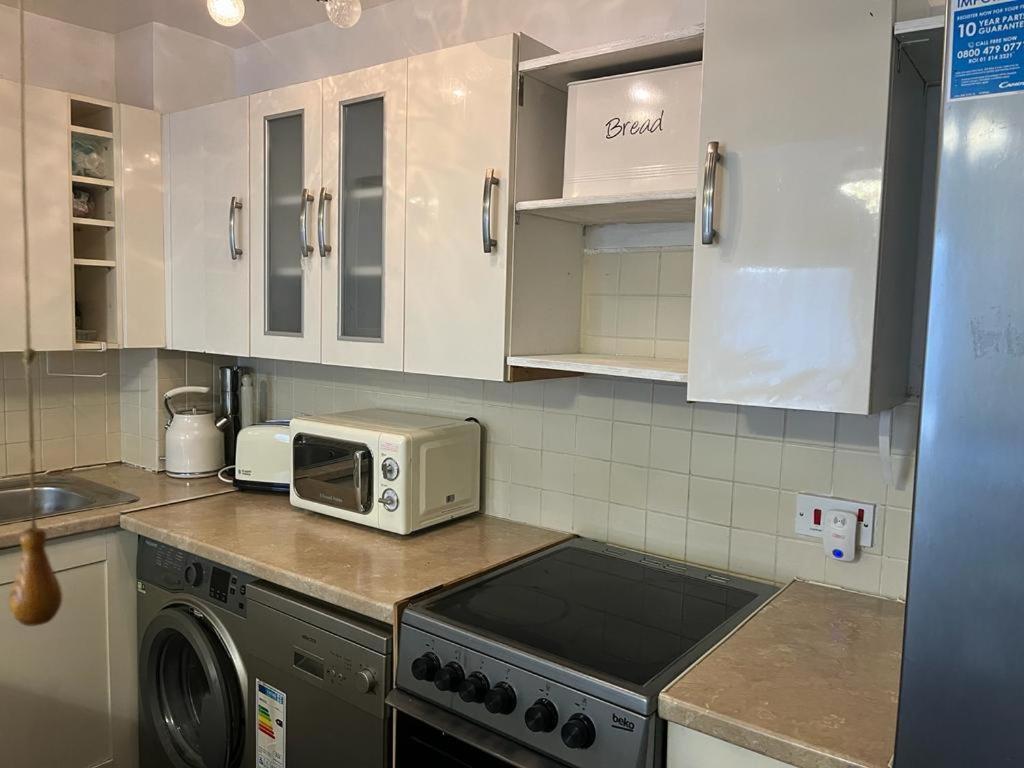 Ferienwohnung London 1 Bed Cosy House Norwood Exterior foto